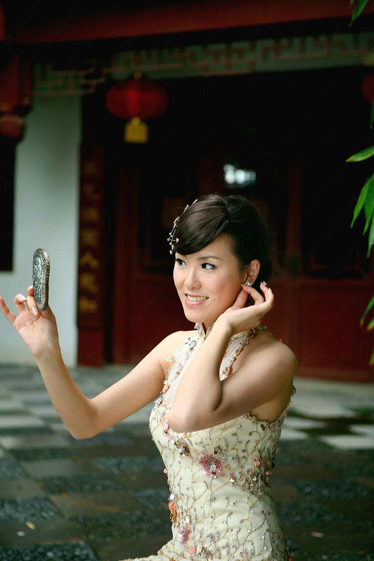 美女照镜子图片下载人物