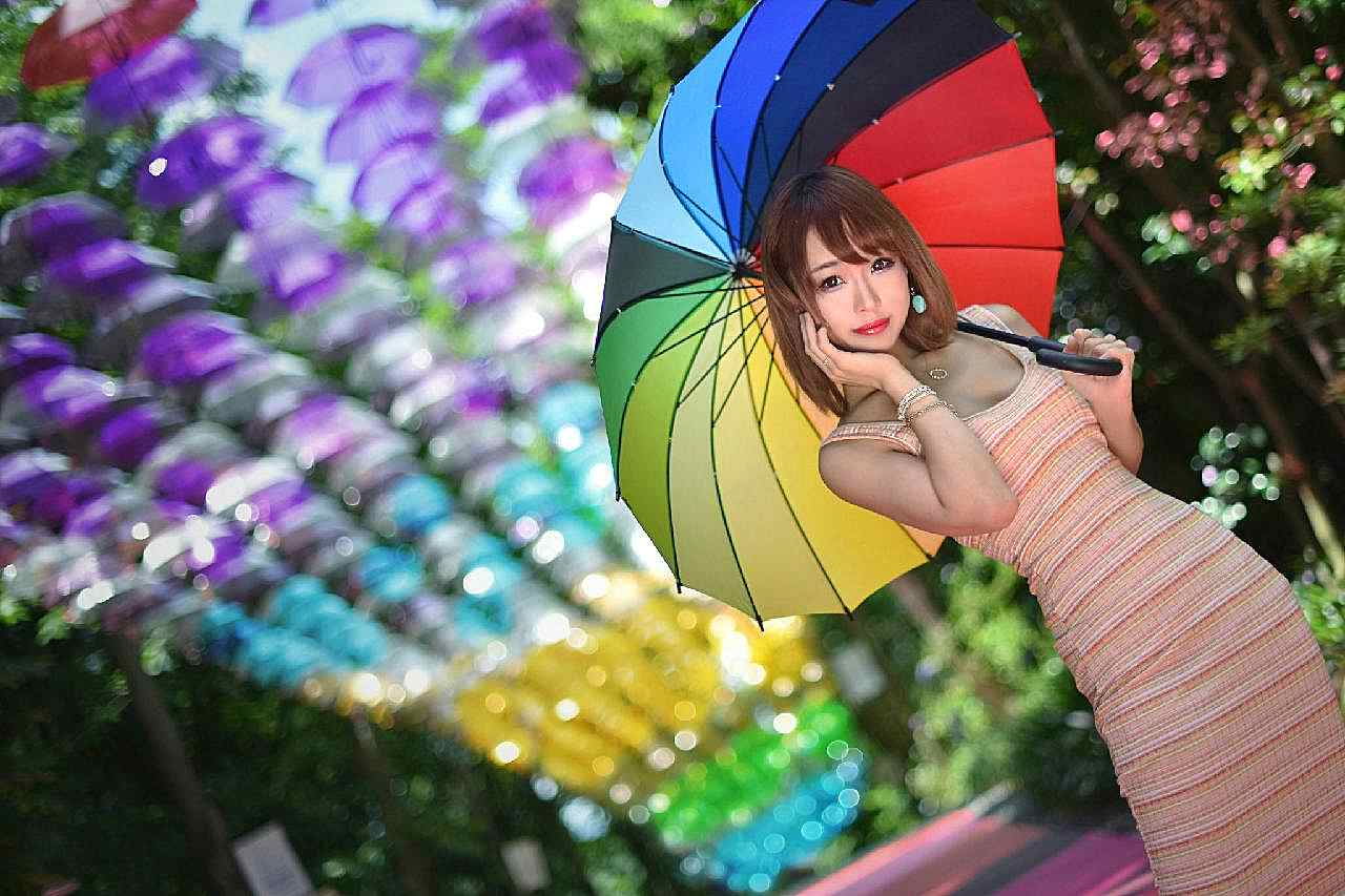 撑伞亚洲美女性感图片摄影