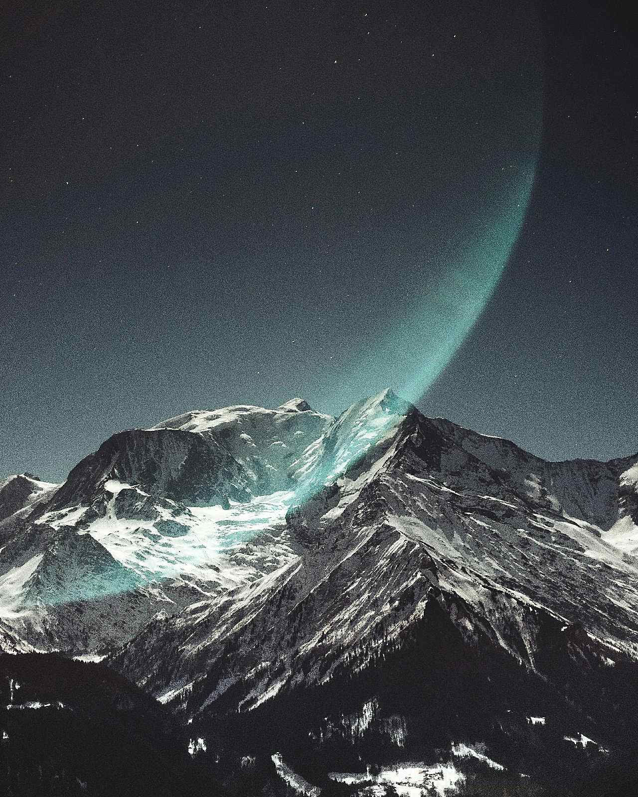 陡峭山峰景观图片自然