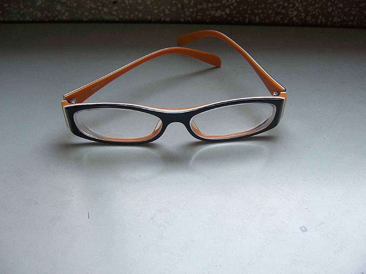 木制眼镜高清图片生活用品